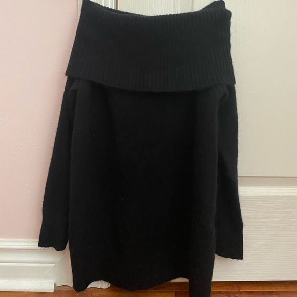 Faretta Off-Shoulder Sweater (Black) - Picture 4 of 5
